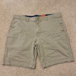 Khaki stretchy shorts